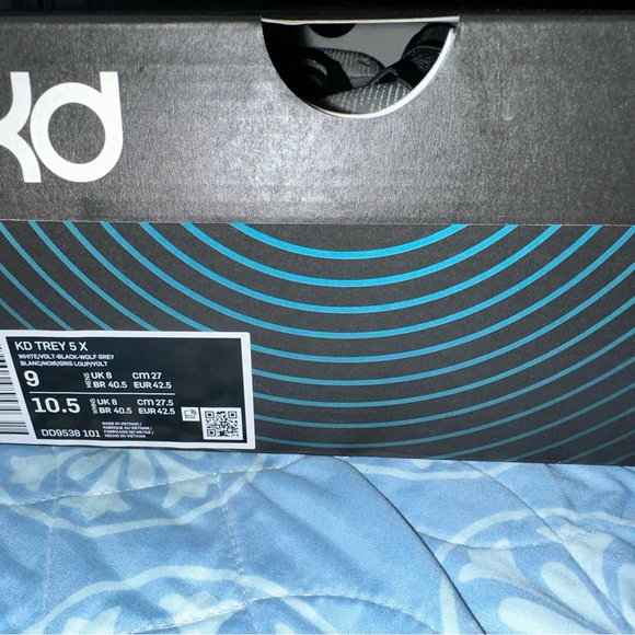 Nike KD’s KD Trey 5x size men’s 9 white and green - Picture 2 of 2